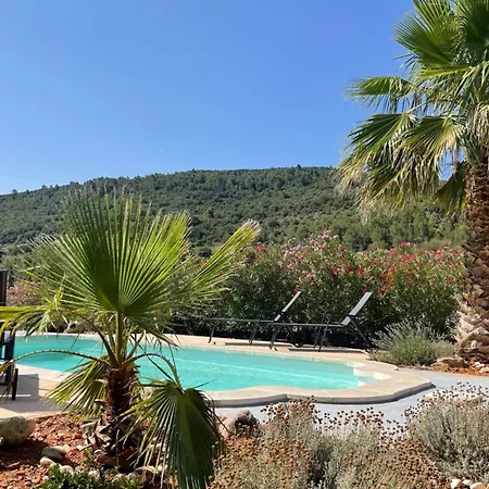 Prázdninový dům Les Hauts D'embres Piscine Et Wifi